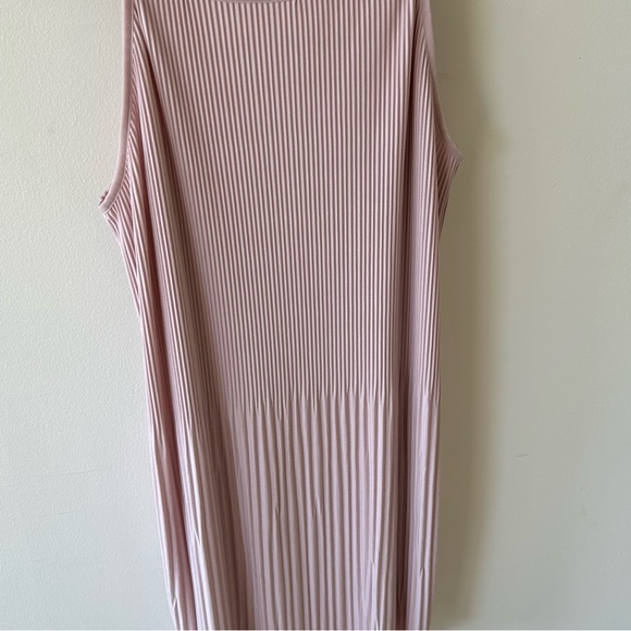 H&M Accordion Pleated Dress - Picture 6 of 9